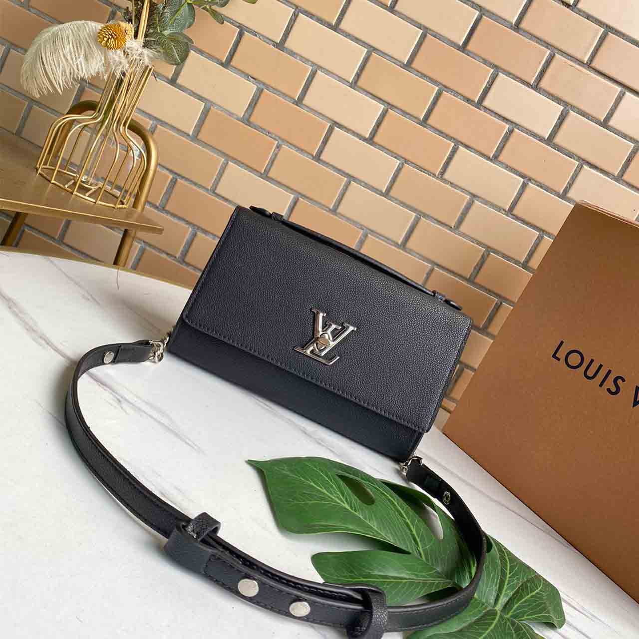 Louis Vuitton Lockme Clutch M56088 Black