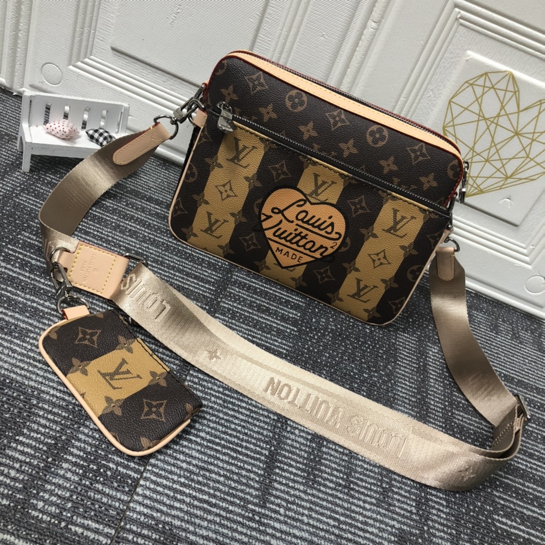 Louis Vuitton 3in1 Pochette Trio Messenger M69443