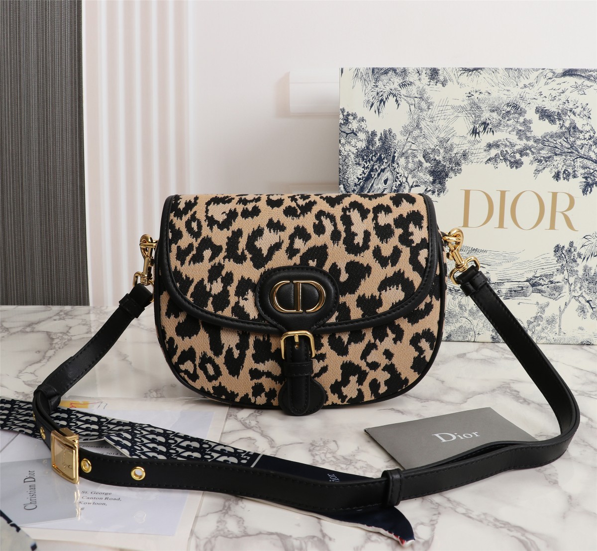 borsa bobby di Dior Leopard Medium 22 cm