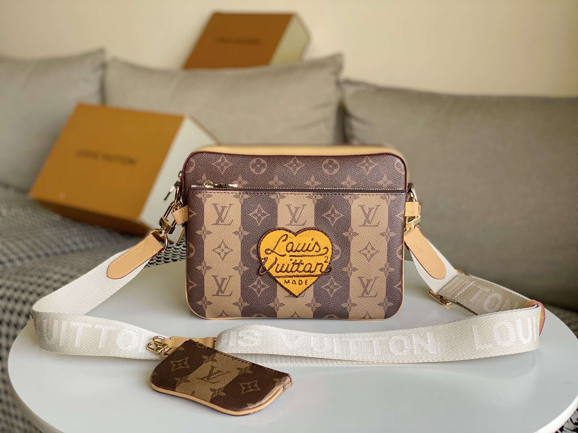 Louis Vuitton AAA- Trio Messenger M45965