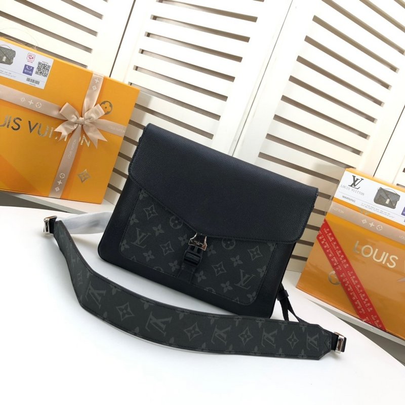 Louis Vuitton Outdoor Flap Messenger M30413