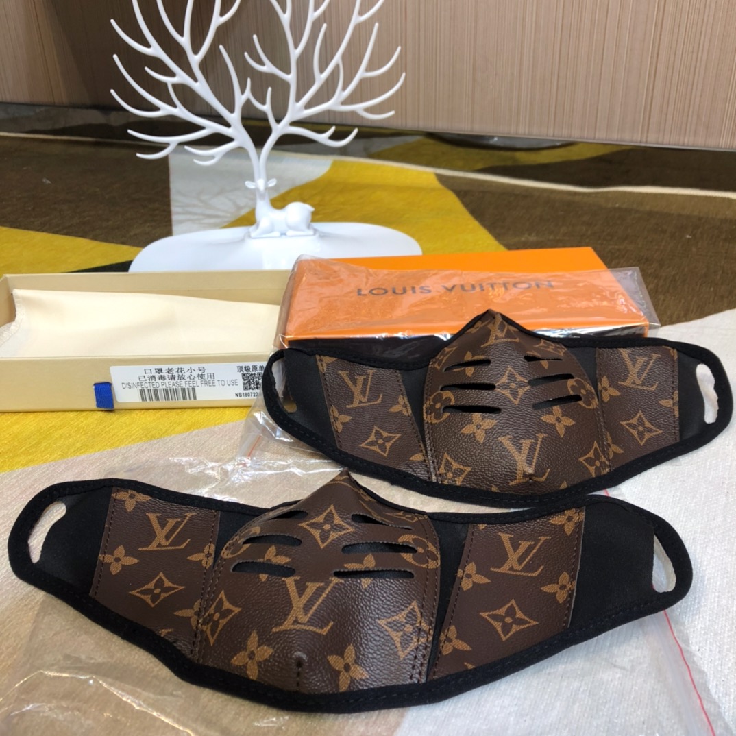 Louis Vuitton il monogramma Lux Monogram Maschera made a mano marrone