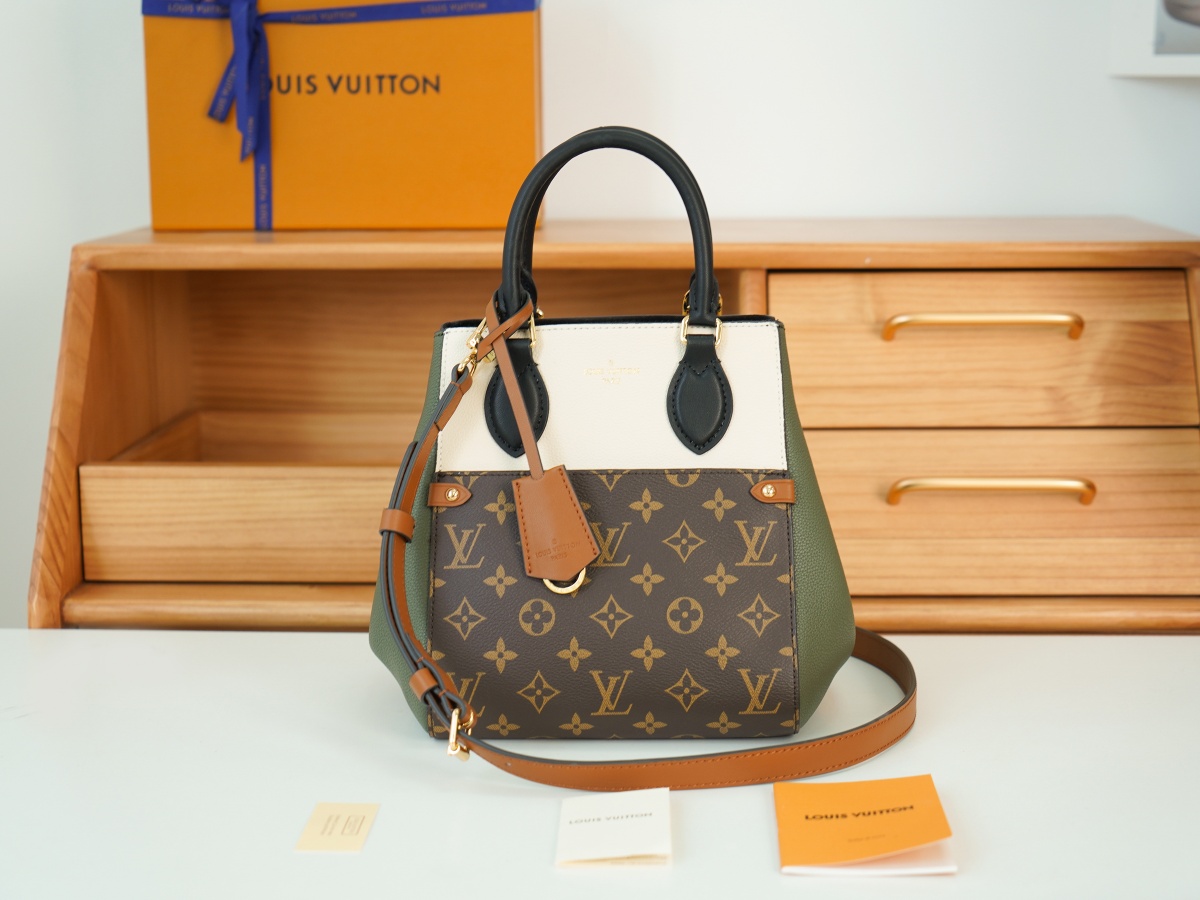 Louis Vuitton Fold Tote PM M45388