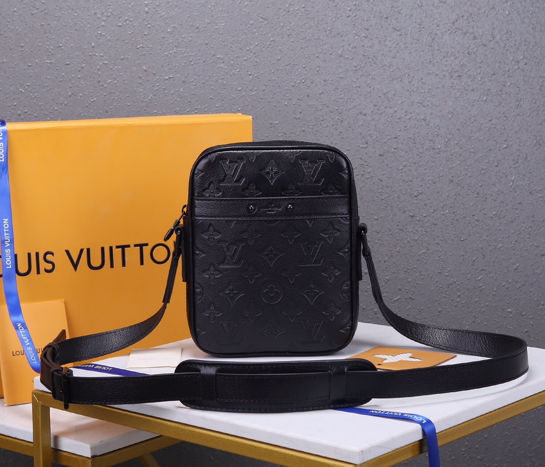 Louis Vuitton Danube Slim M44972