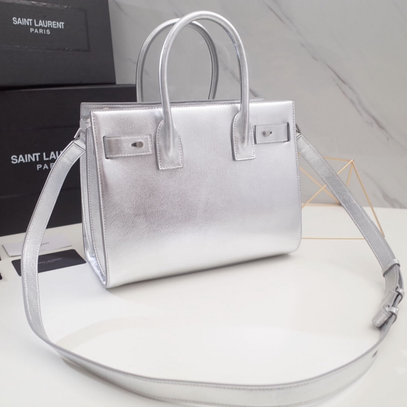 Saint Laurent Sac de Jour Baby Baby in pelle di vitello argentata crollata 477477