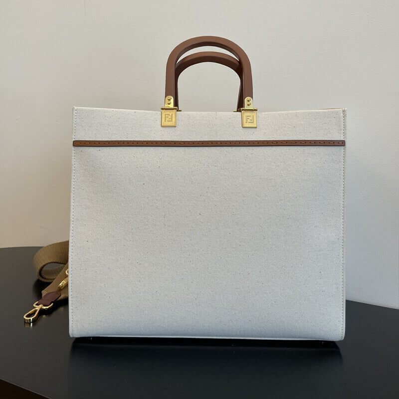 Fendi Grande borsa da sole di Fendi in tela crema 8bh372