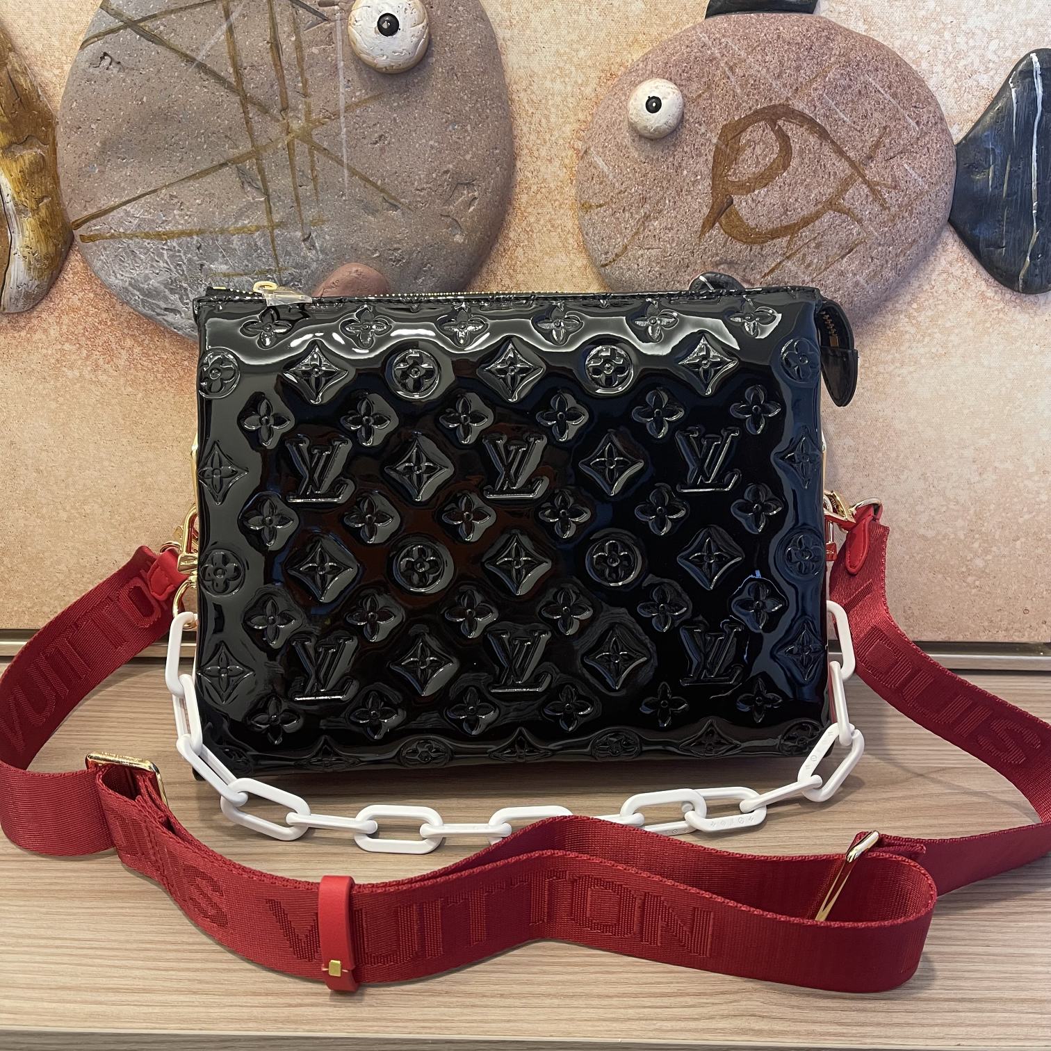 Louis Vuitton Coussin PM in pelle brevetto- nero/verde