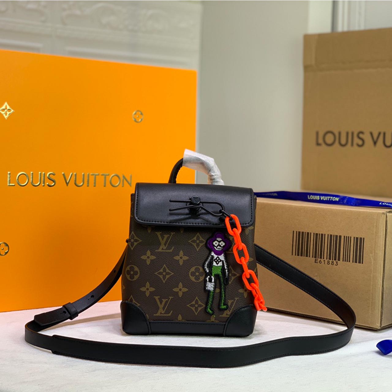 Louis Vuitton Zoooom con gli amici M50991